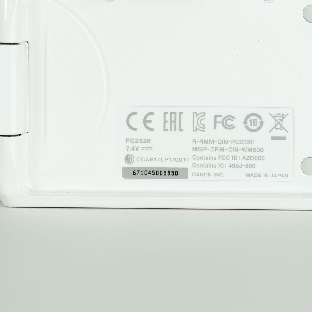 Canon EOS Kiss M Canon EOS Kiss M