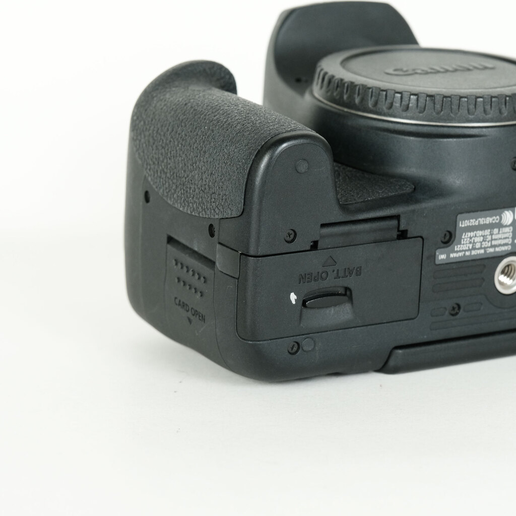 Canon rod kiss x8i レンズキャップ付き Canon EOS Kiss X8iの出品 | ONE SCENE（ワンシーン）