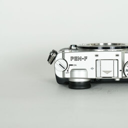OLYMPUS PEN-F