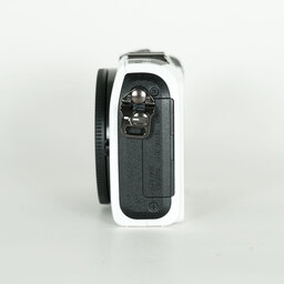 Canon EOS M ボディ ホワイト Canon EOS M ボディ ホワイト