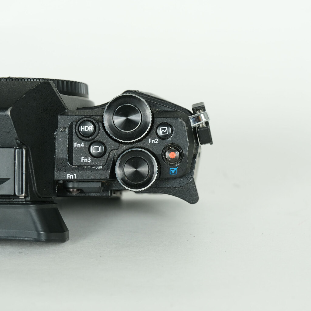 OLYMPUS OM-D E-M5 Mark II