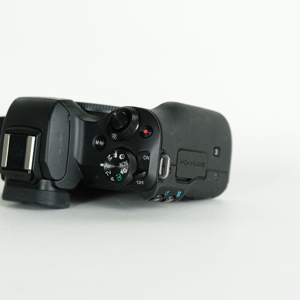 Canon EOSkiss m 一眼レフカメラ　美品 EOS canon キヤノン kiss M ダブルレンズキット ホワイト ミラー