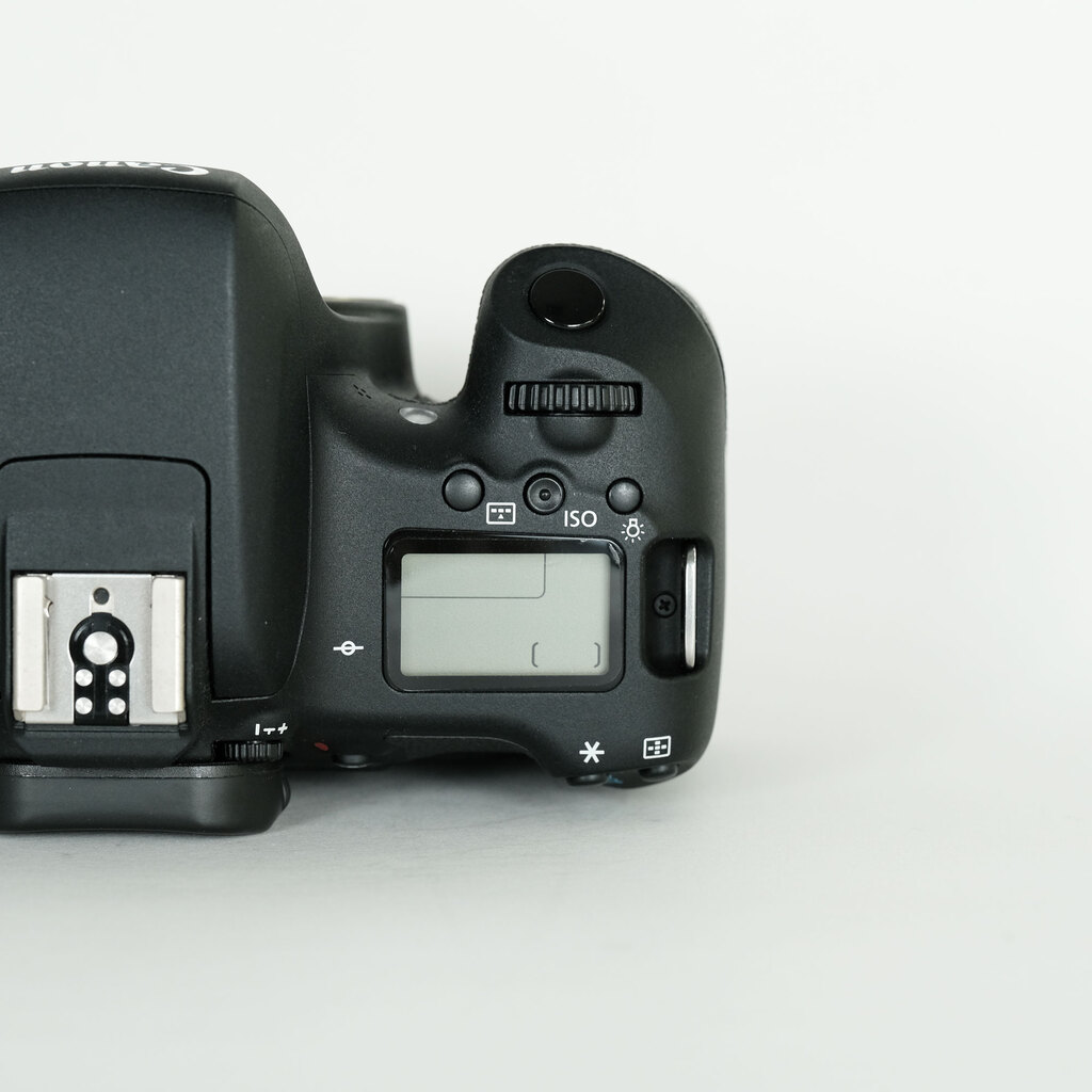Canon EOS 8000D Canon EOS 8000D