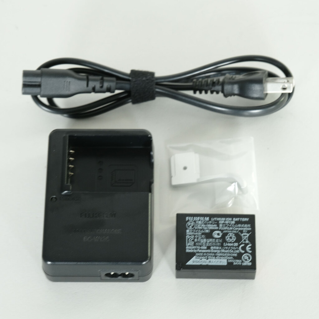 FUJIFILM X-A1 ボディ シルバー