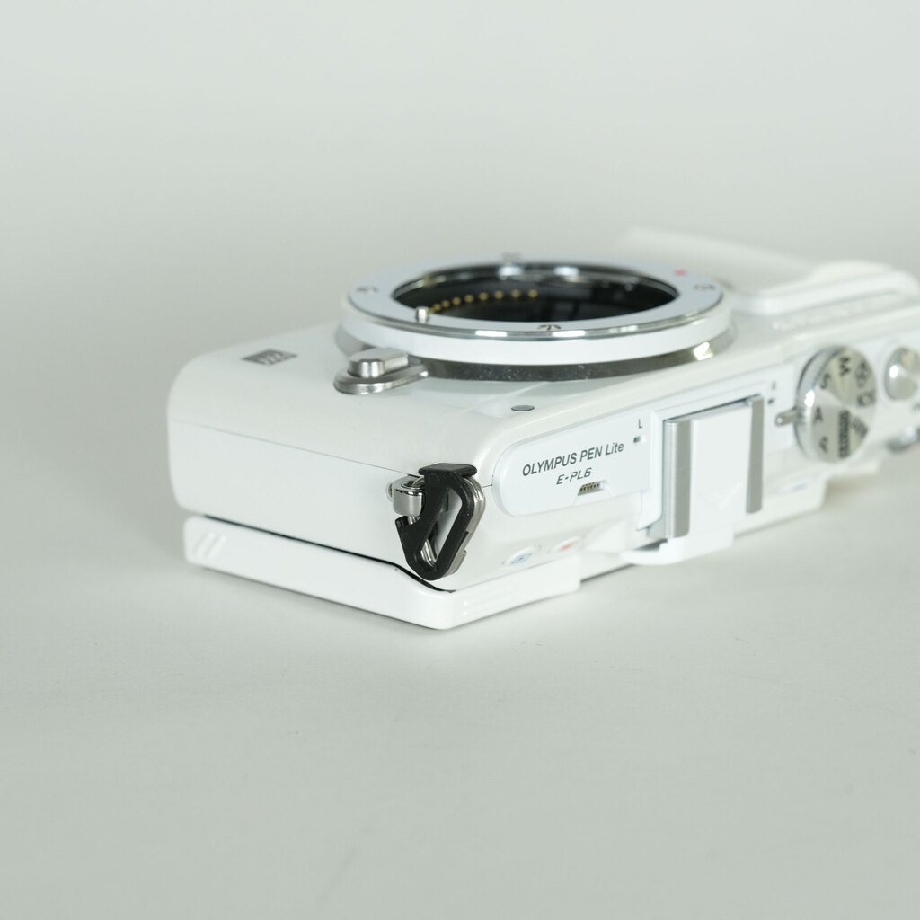 OLYMPUS PEN Lite E-PL6 ボディ ホワイト OLYMPUS PEN Lite E-PL6 ボディ ホワイト