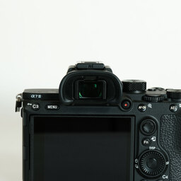 SONY α7 III(ILCE-7M3) SONY α7 III(ILCE-7M3)