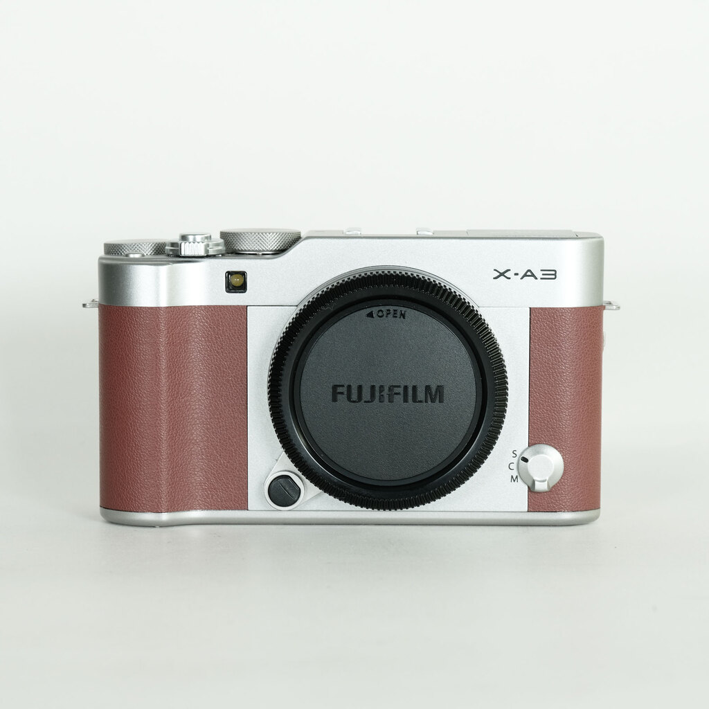 日本未入荷 FUJIFILM X-A3 ボディ ブラウンの出品 | ONE SCENE（ワンシーン） デジタルカメラ