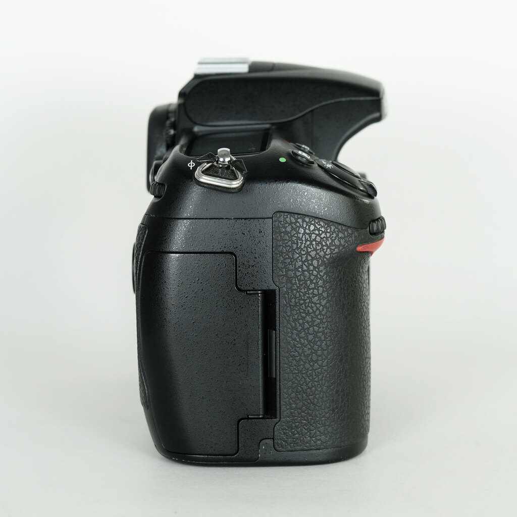 Nikon D300 ボディの出品 | ONE SCENE（ワンシーン）