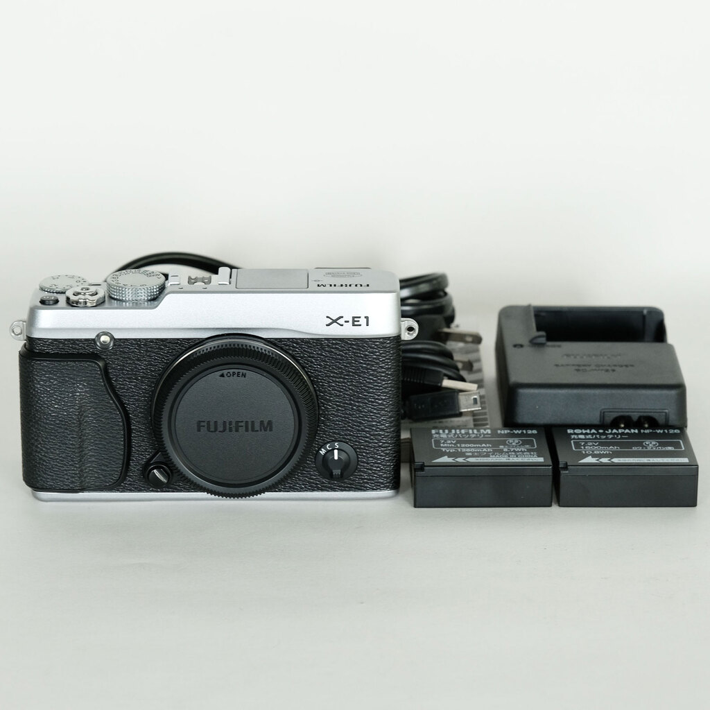 FUJIFILM X-E1 シルバー FUJIFILM X-E1 シルバー