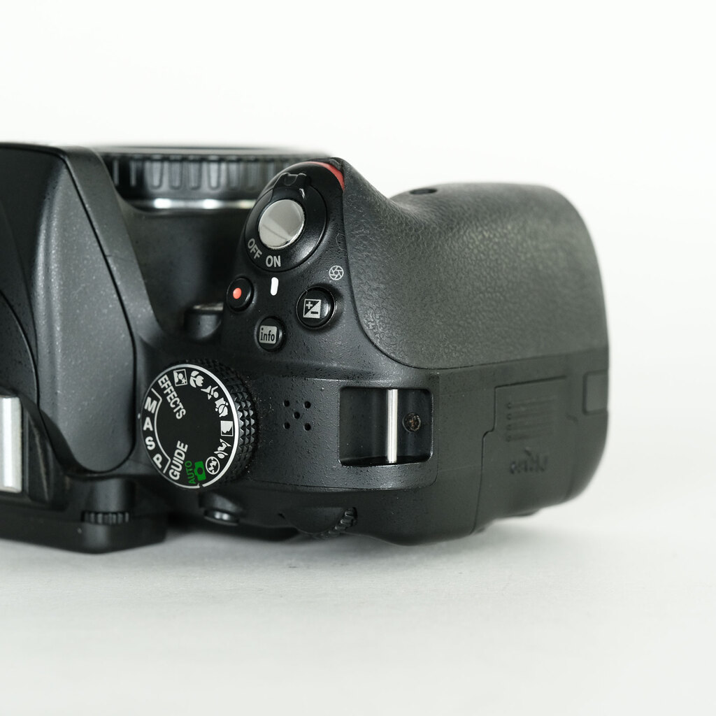 春夏秋冬様　Nikon D3300　ジャンク品 春夏秋冬様 Nikon D3300 ジャンク品