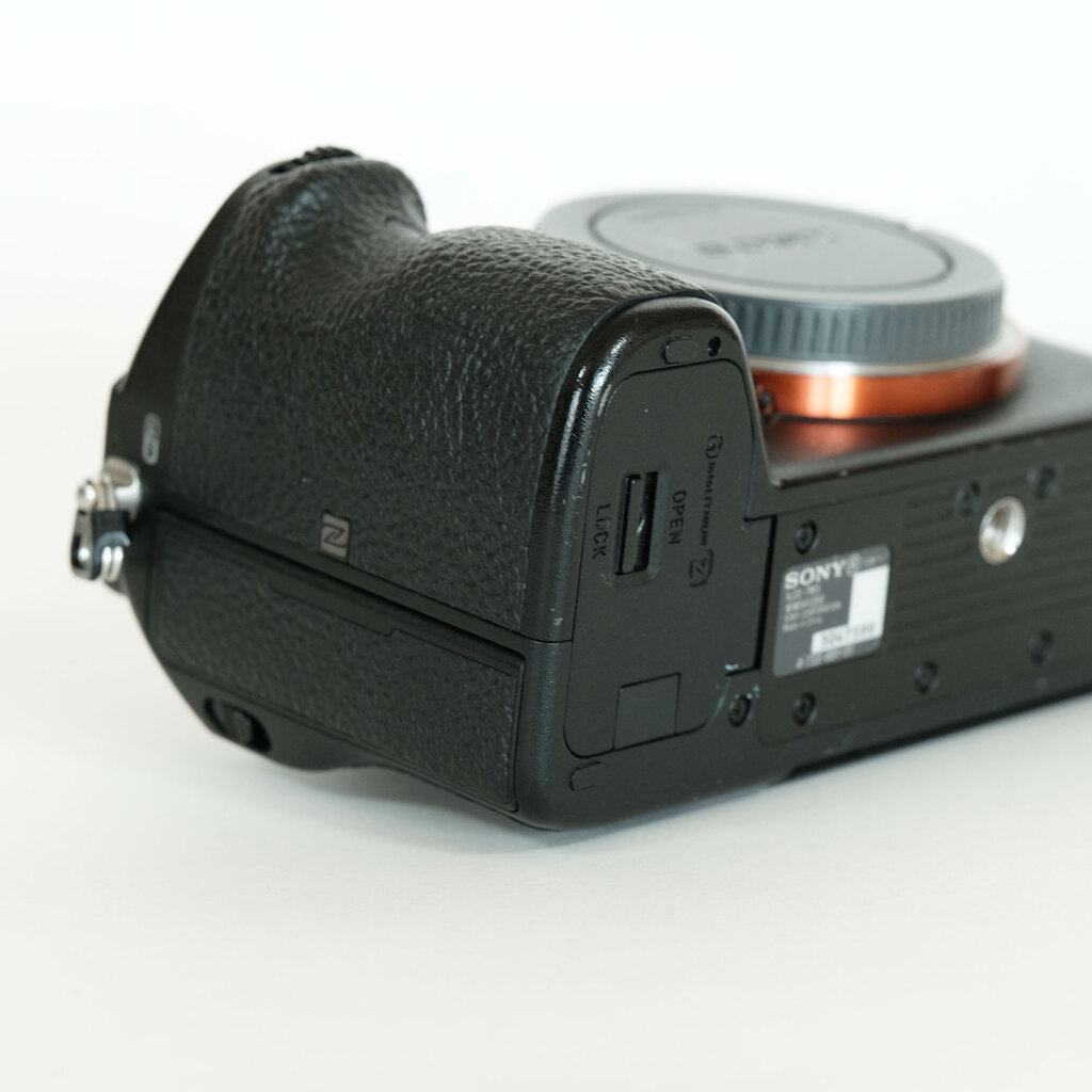 SONY α7 III(ILCE-7M3) SONY α7 III(ILCE-7M3)