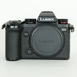 Panasonic LUMIX DC-S5 Panasonic LUMIX DC-S5