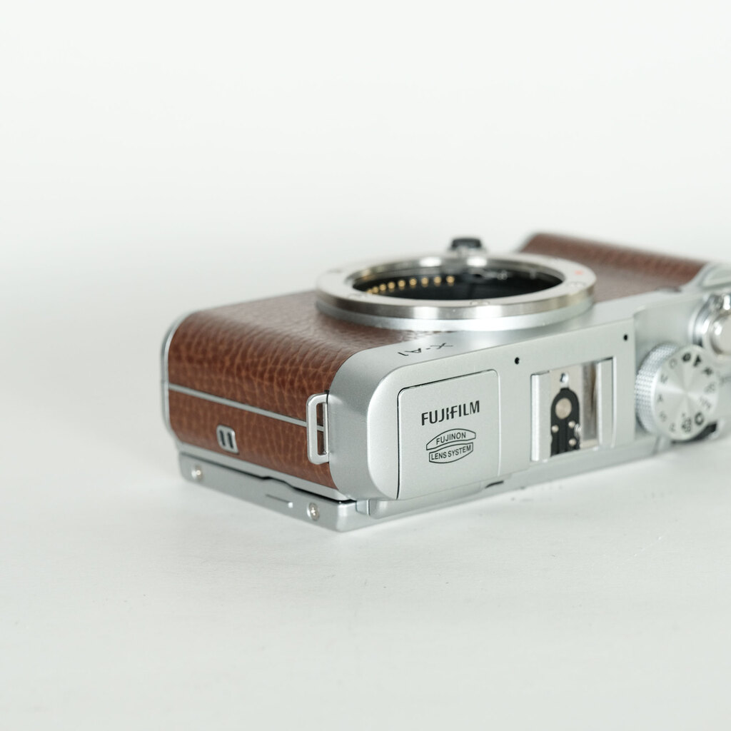 FUJIFILM X-A1 ボディ ブラウン
