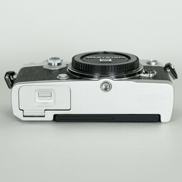OLYMPUS PEN-F