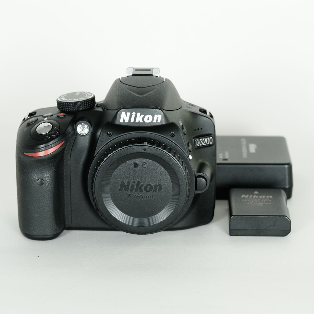 Nikon D3200ボディ ブラックの出品 | ONE SCENE（ワンシーン）
