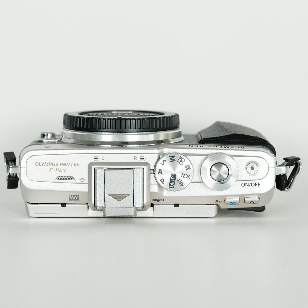 OLYMPUS PEN Lite E-PL7 シルバー OLYMPUS PEN Lite E-PL7 ボディ シルバーの出品 | ONE SCENE