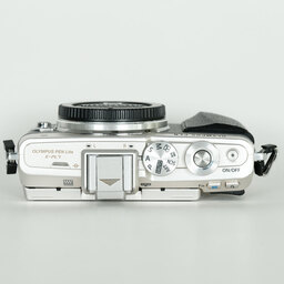 OLYMPUS PEN Lite E-PL7 ボディ シルバー OLYMPUS PEN Lite E-PL7 ボディ シルバー