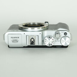 FUJIFILM X-A1 ボディ シルバー