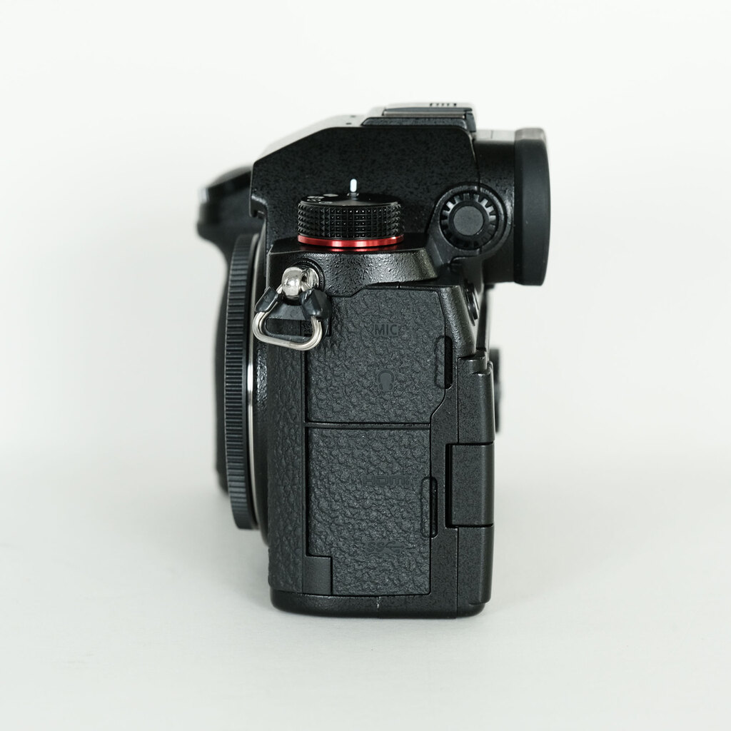 Panasonic LUMIX DC-S5 Panasonic LUMIX DC-S5