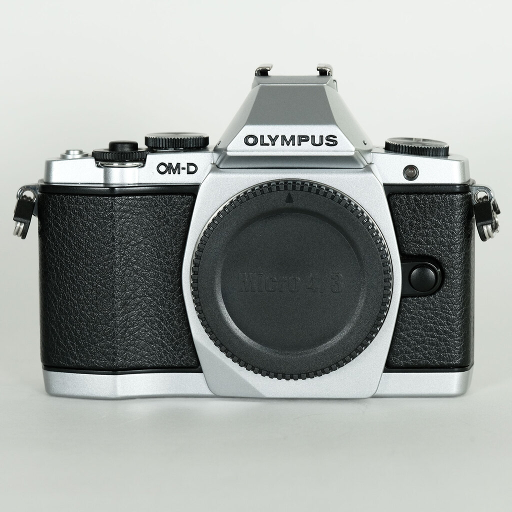 OLYMPUS OM-D E-M5 ボディ シルバー OLYMPUS OM-D E-M5 ボディ シルバー