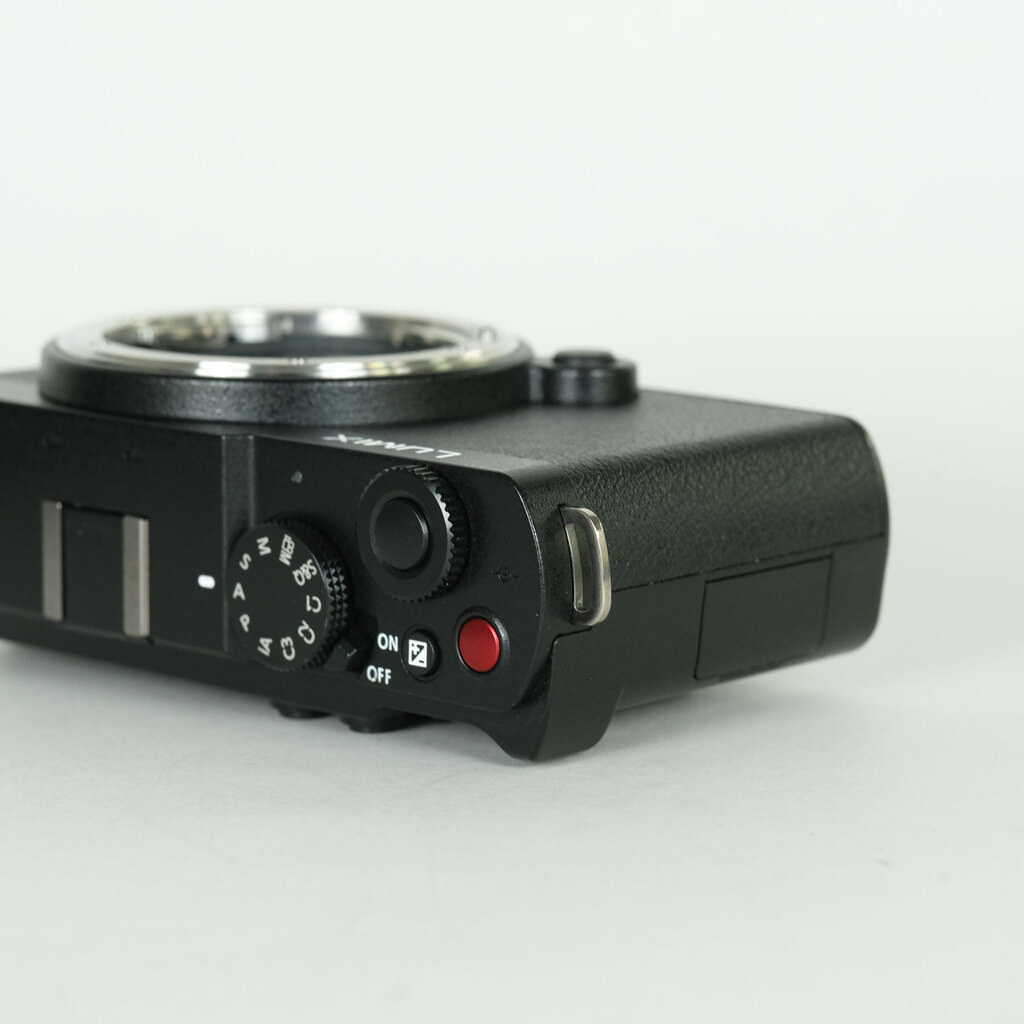 Panasonic LUMIX DC-S9 Panasonic LUMIX DC-S9