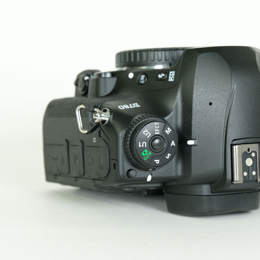 Nikon D780