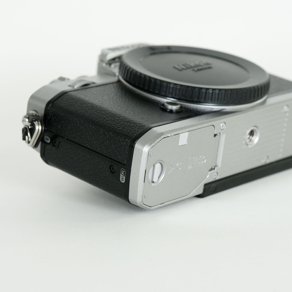 1JU0出品になります。 Nikon Z fcの出品 | ONE SCENE（ワンシーン）