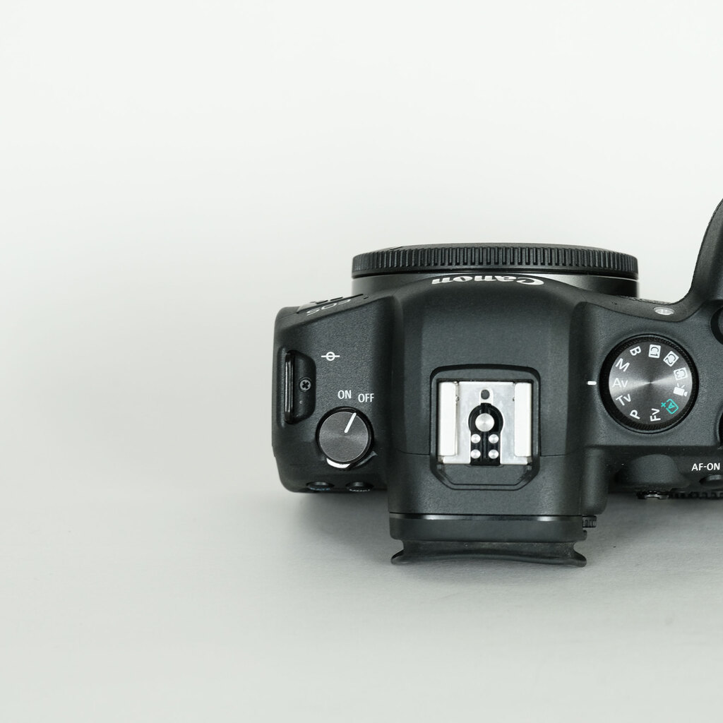 Canon EOS R6 Canon EOS R6