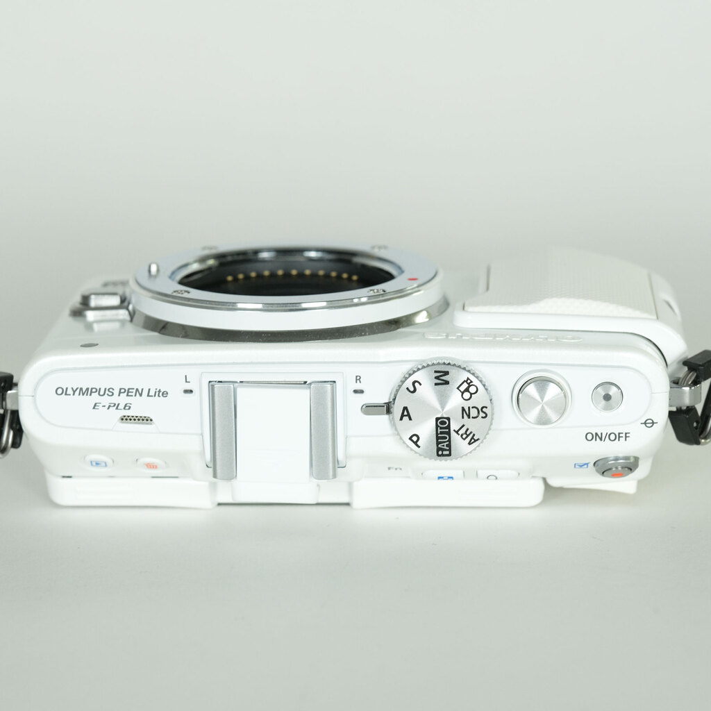 OLYMPUS PEN Lite E-PL6 ボディ ホワイト OLYMPUS PEN Lite E-PL6 ボディ ホワイト