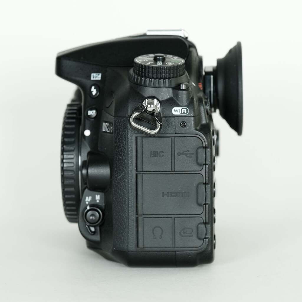 Nikon D7200 デジタル一眼レフカメラ [ジャンク品] Nikon D7200の出品 | ONE SCENE（ワンシーン）