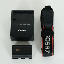 Canon EOS R7