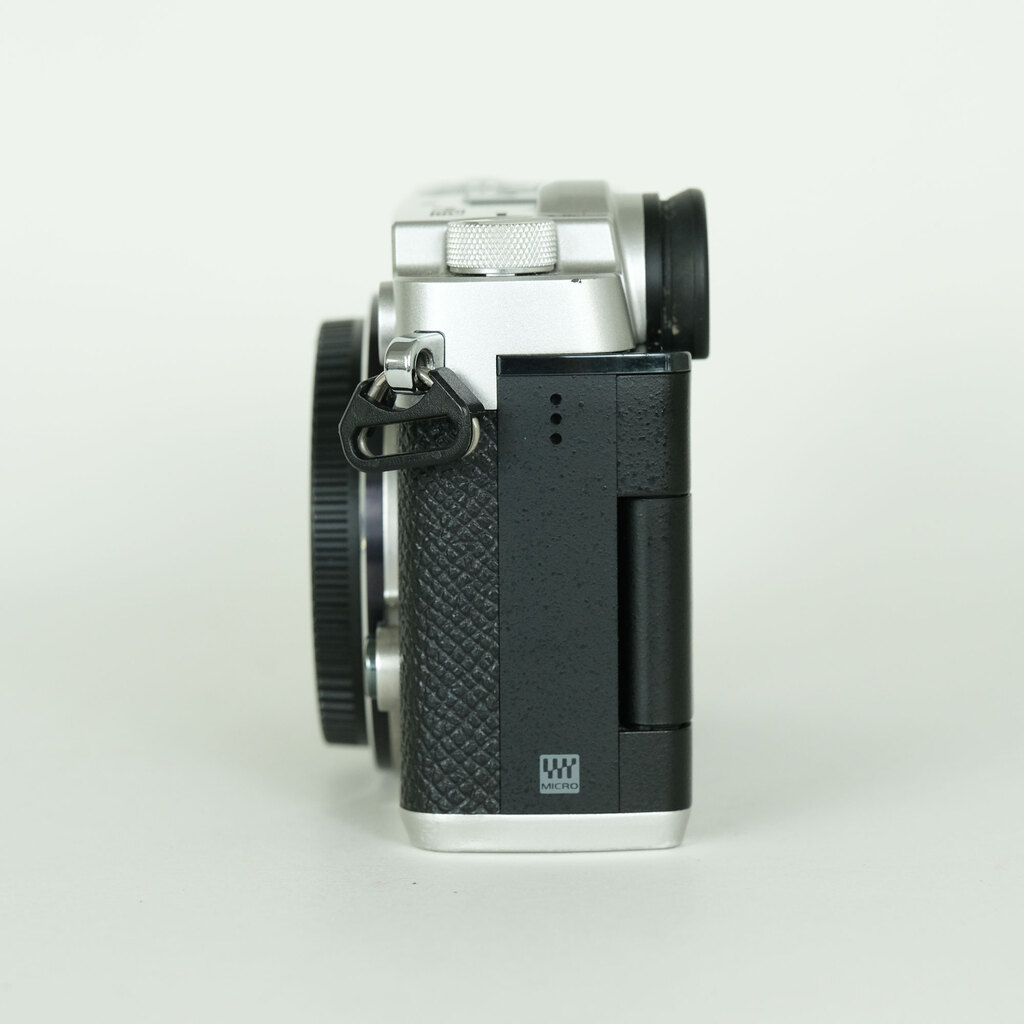 OLYMPUS PEN-F