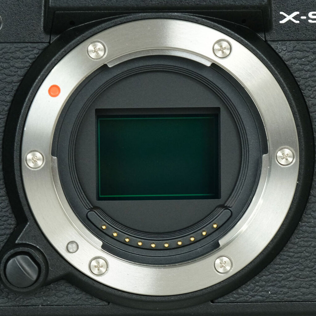 FUJIFILM X-S20