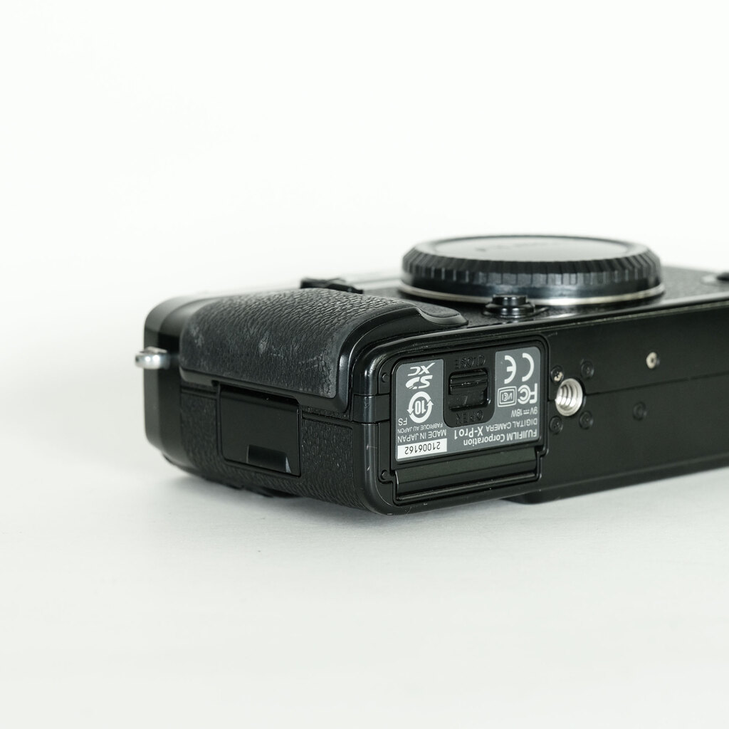 FUJIFILM X-Pro1 FUJIFILM X-Pro1
