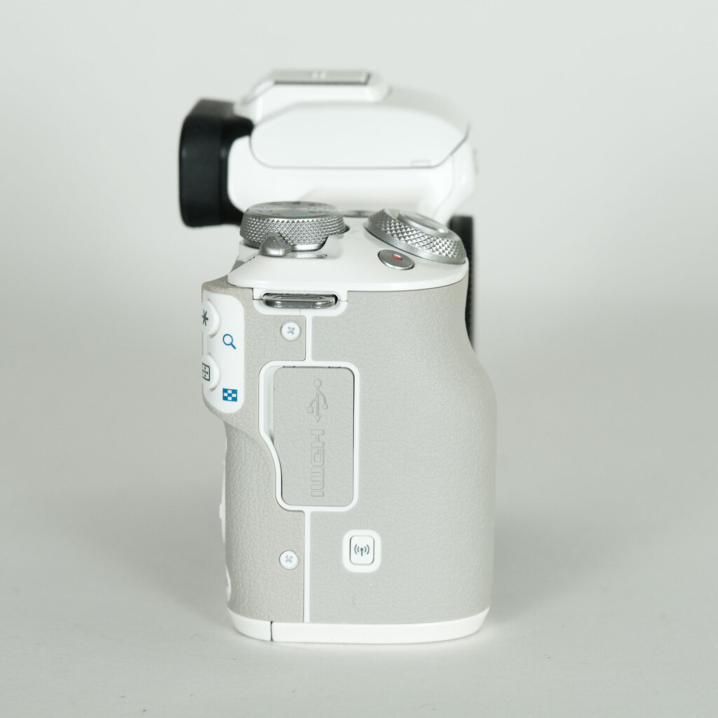 Canon EOS Kiss M Canon EOS Kiss M