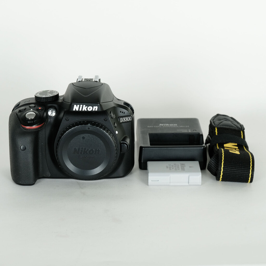 軽量コンパクト⭐️Nikon D3300 AF-P18-55 すぐ使える　初心者 Amazon | Nikon D3300 w/ AF-P DX 18-55mm VR デジタル一眼レフ