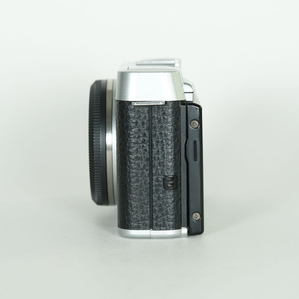 FUJIFILM X-A1 ボディ シルバー