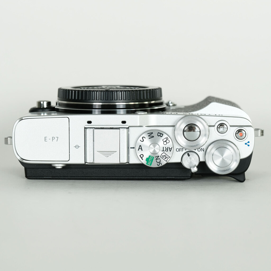 値下げ　OLYMPUS　E-P7　シルバーボディ　シャッター回数773 OLYMPUS PEN E-P7の出品 | ONE SCENE（ワンシーン）
