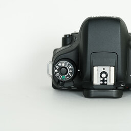 Canon EOS 8000D Canon EOS 8000D