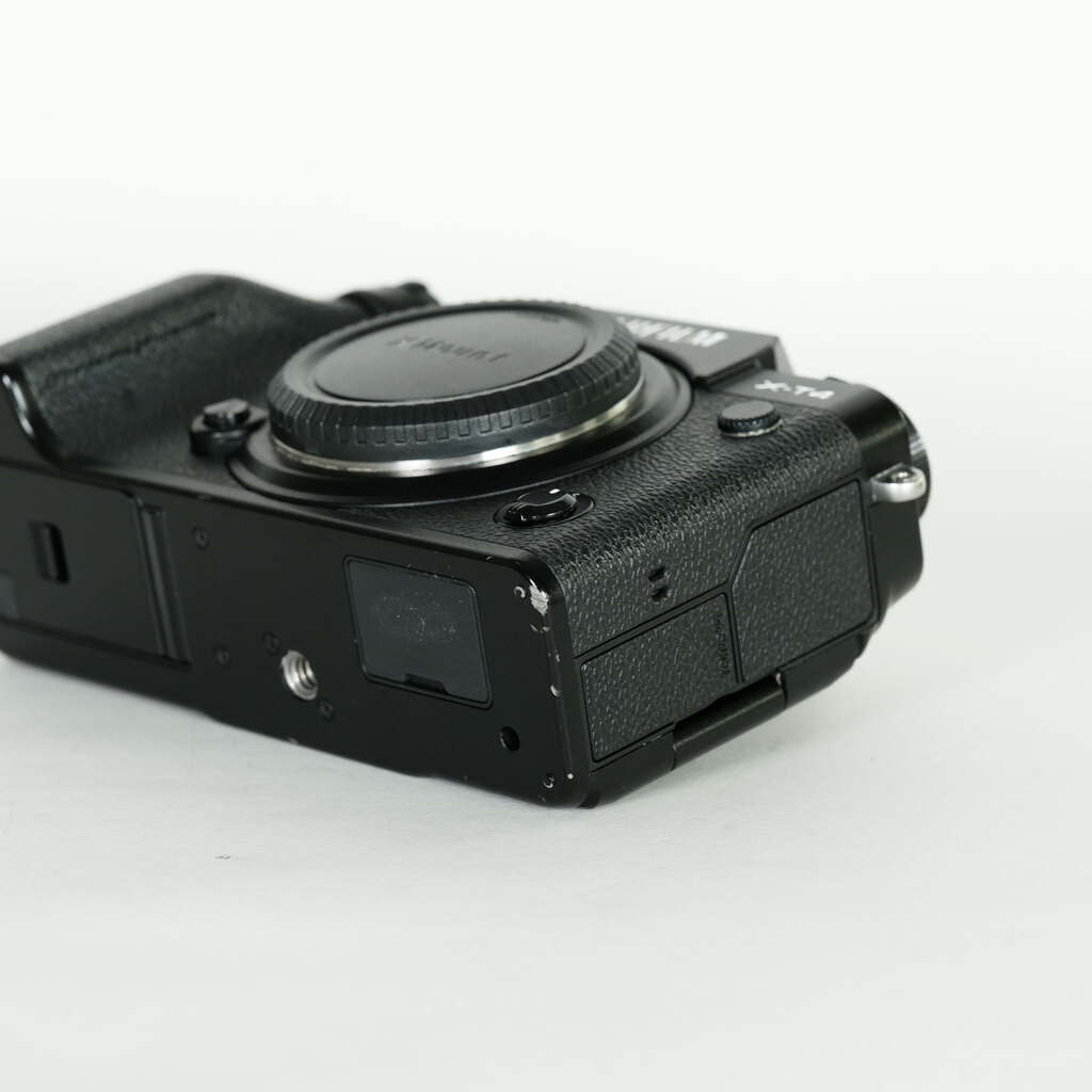 FUJIFILM X-T4 FUJIFILM X-T4