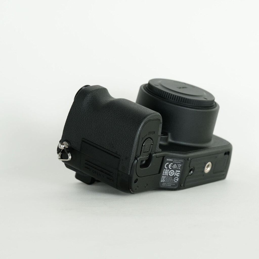 SIGMA sd Quattro & Art 30mm F1.4 DC HSM レンズキット SIGMA sd Quattro & Art 30mm F1.4 DC HSM レンズキット