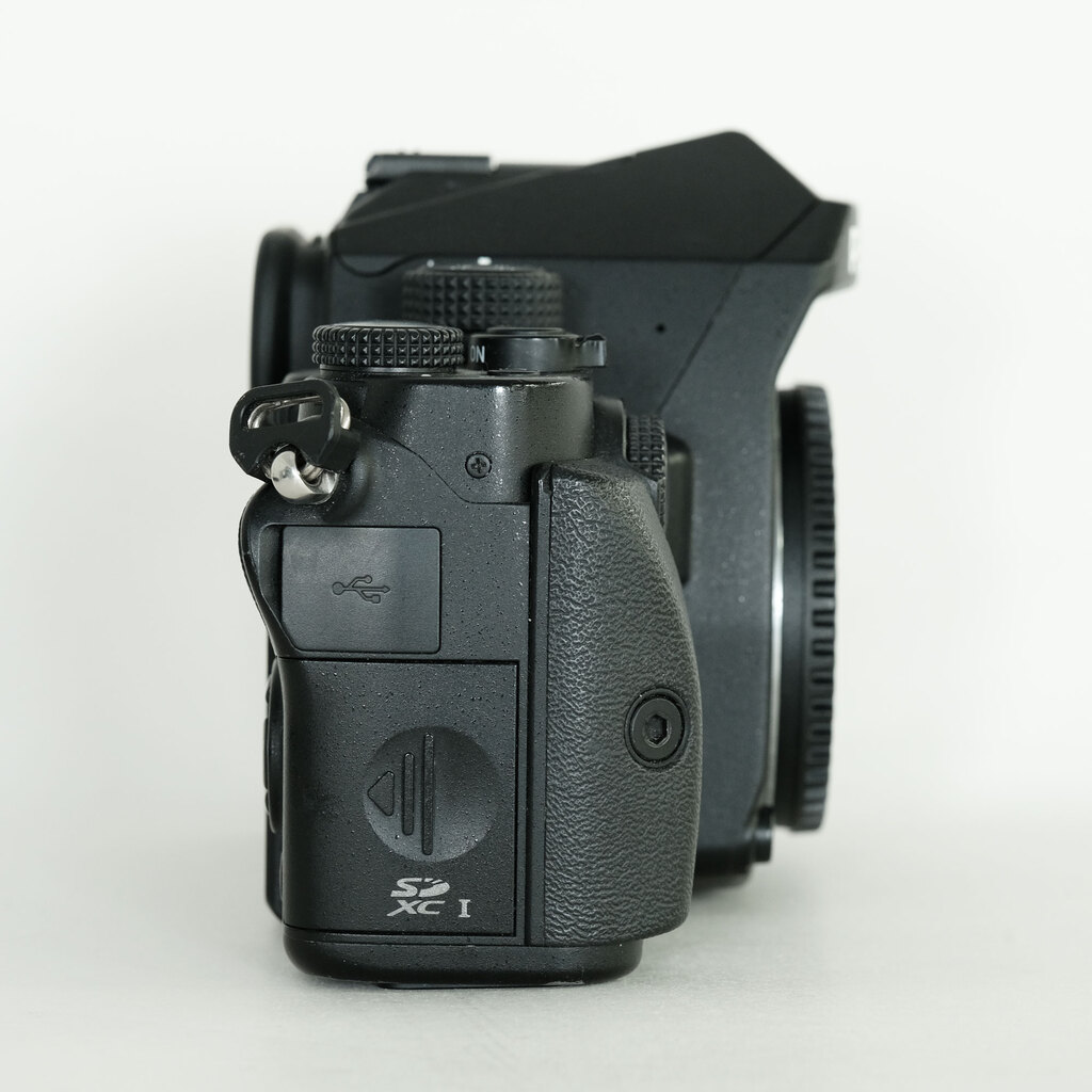 【極美品】PENTAX KPシャッター回数1625回 元箱・付属品完備 PENTAX KPの出品 | ONE SCENE（ワンシーン）