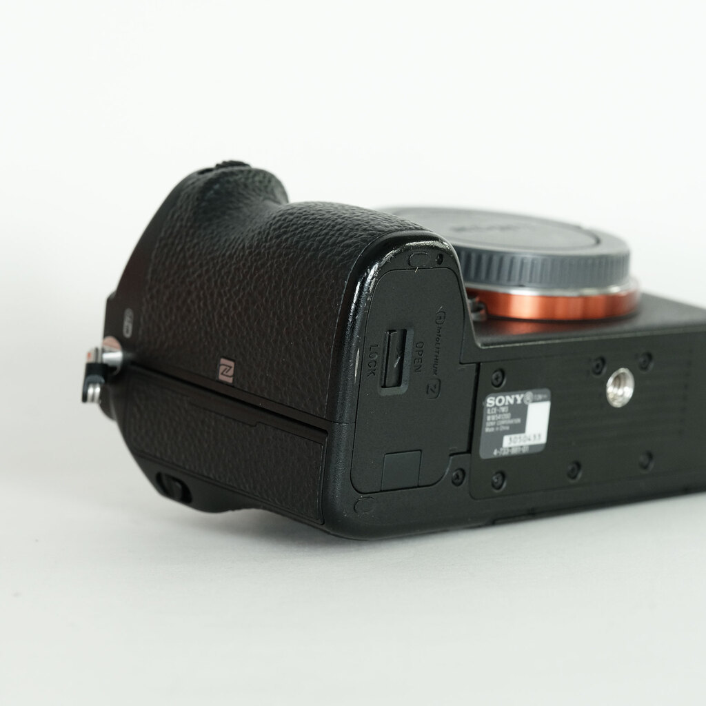 SONY α7 III(ILCE-7M3) SONY α7 III(ILCE-7M3)