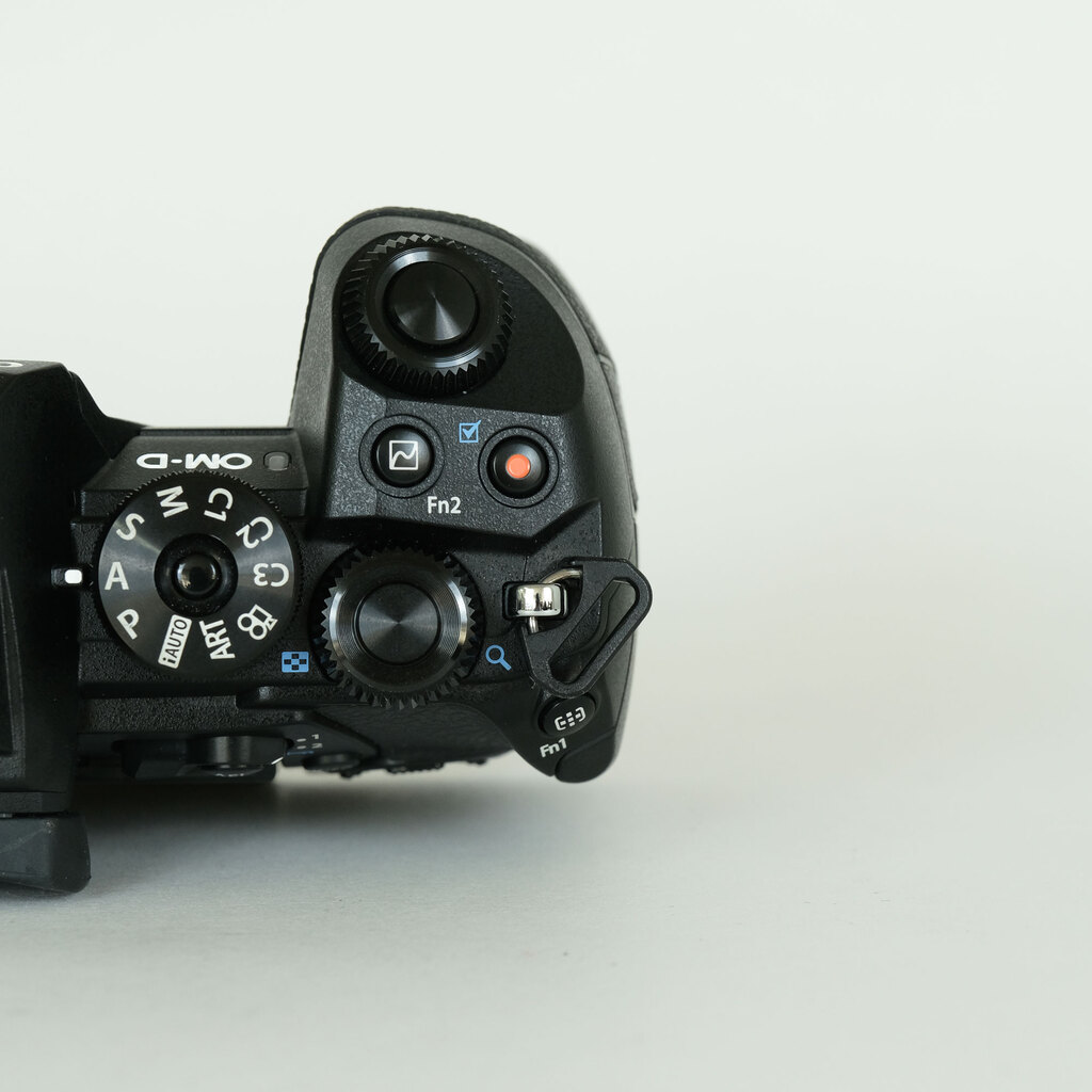 OLYMPUS OM-D E-M1 Mark II OLYMPUS OM-D E-M1 Mark II