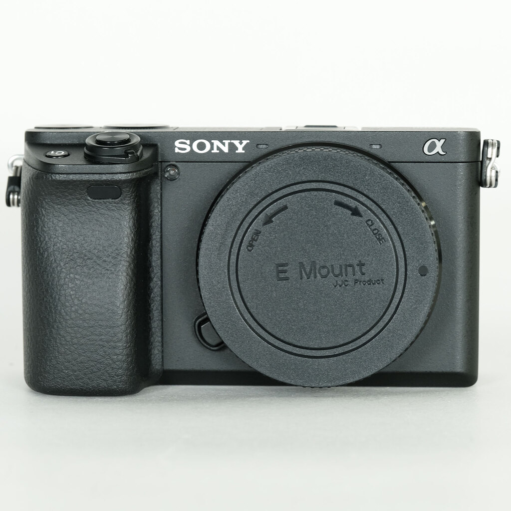 【1000ショット数】SONY α6400 ILCE-6400 バッテリー付き Amazon | SONY(ソニー) 【α6400 と グリップ/バッテリー