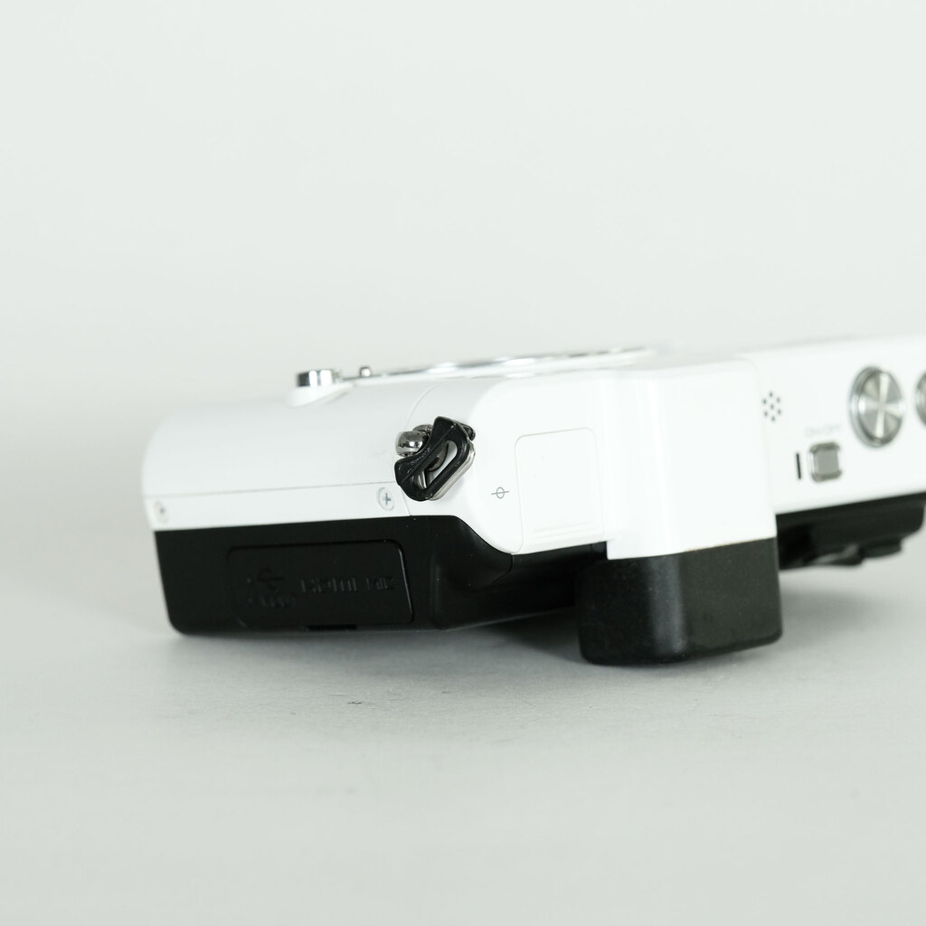 Nikon Nikon1 V1 ダブルズームキット ホワイト Nikon Nikon1 V1 ダブルズームキット ホワイト