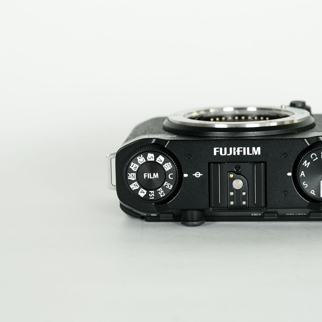 FUJIFILM X-M5