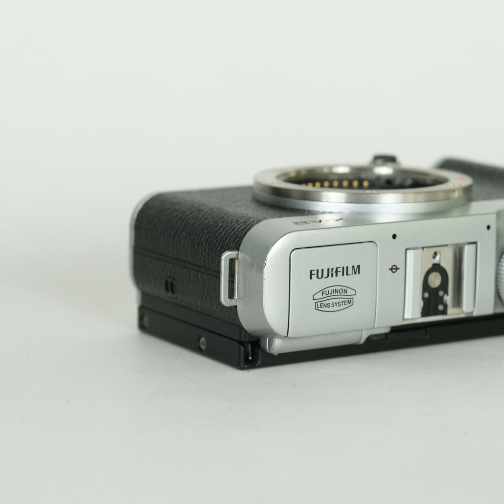 FUJIFILM X-A2 ボディ シルバー FUJIFILM X-A2 ボディ シルバー