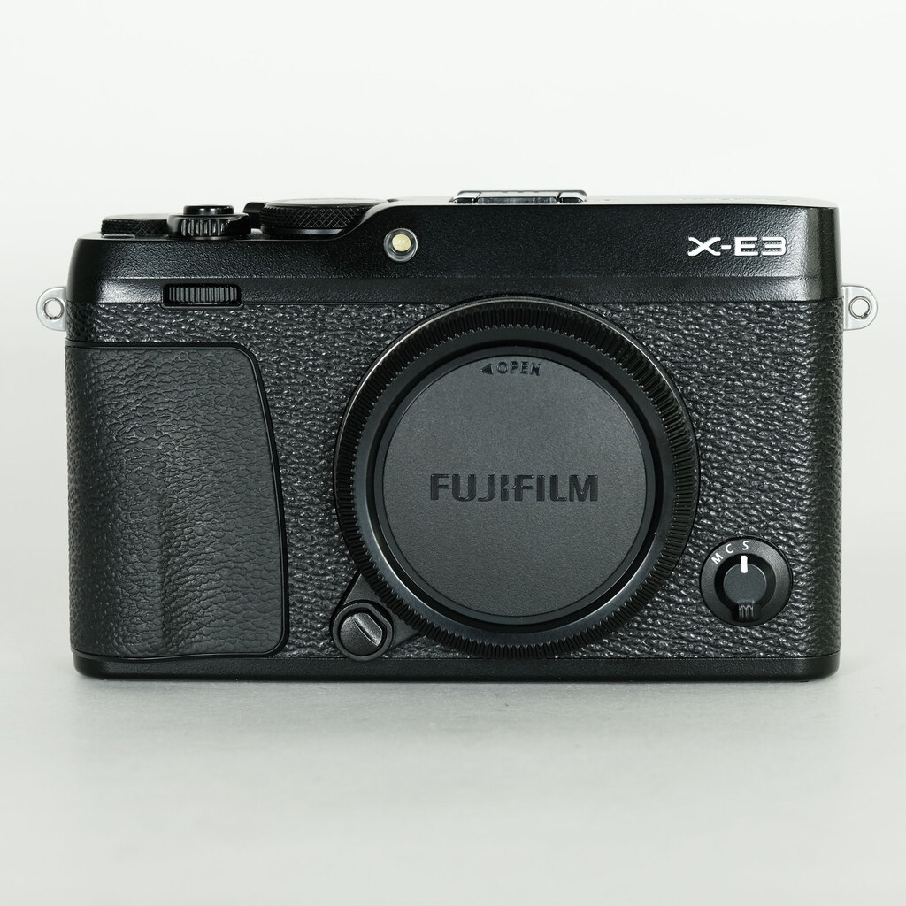 FUJIFILM X-E3 ブラウン ボディのみ + α 富士フイルム、ミラーレス「X-E3」新色の単焦点レンズキットを