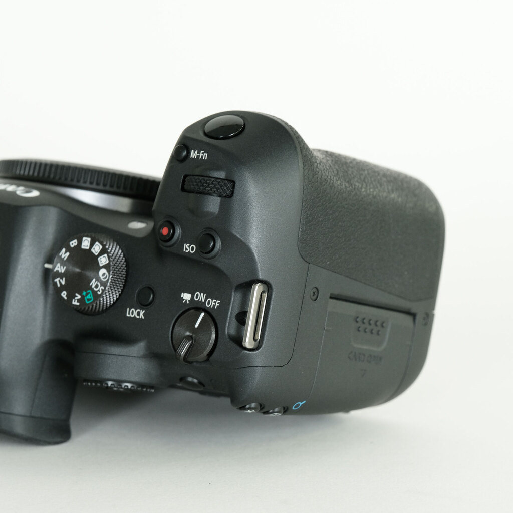 Canon EOS R7 Canon EOS R7